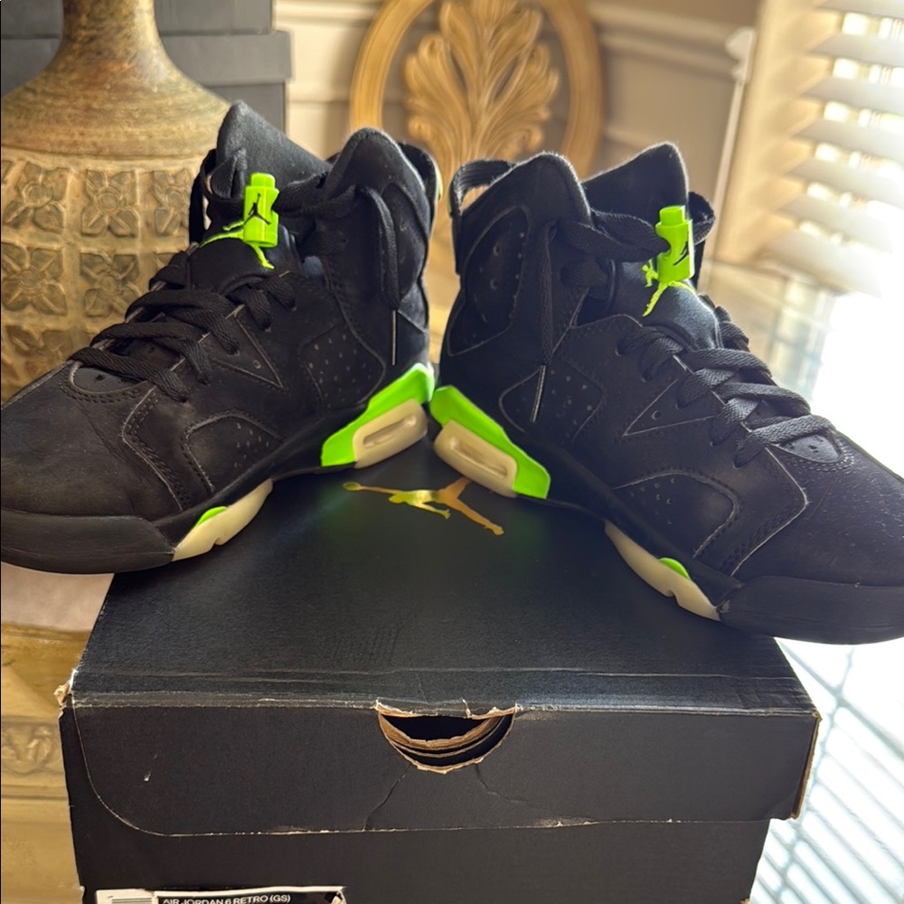 Jordan Retro 6 Black and Neon Green Sneakers - Picture 5 of 9